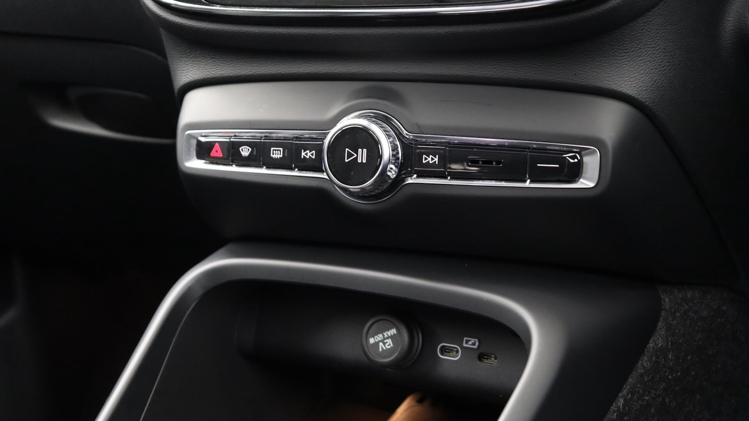 Used Volvo XC40 2025 for sale - 76158975: Photo 40