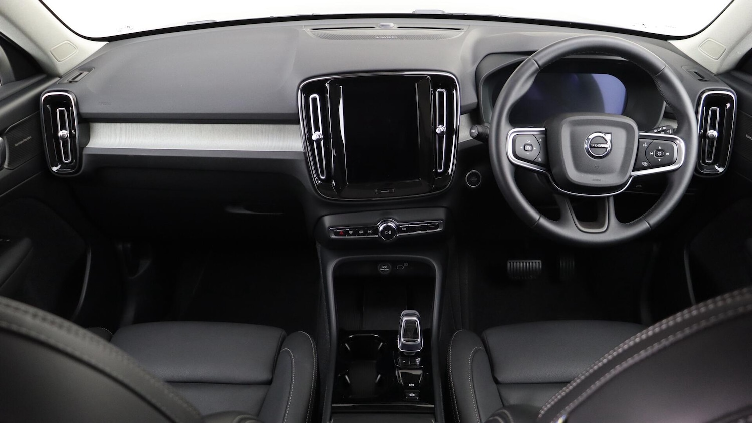 Used Volvo XC40 2025 for sale - 76158975: Photo 5