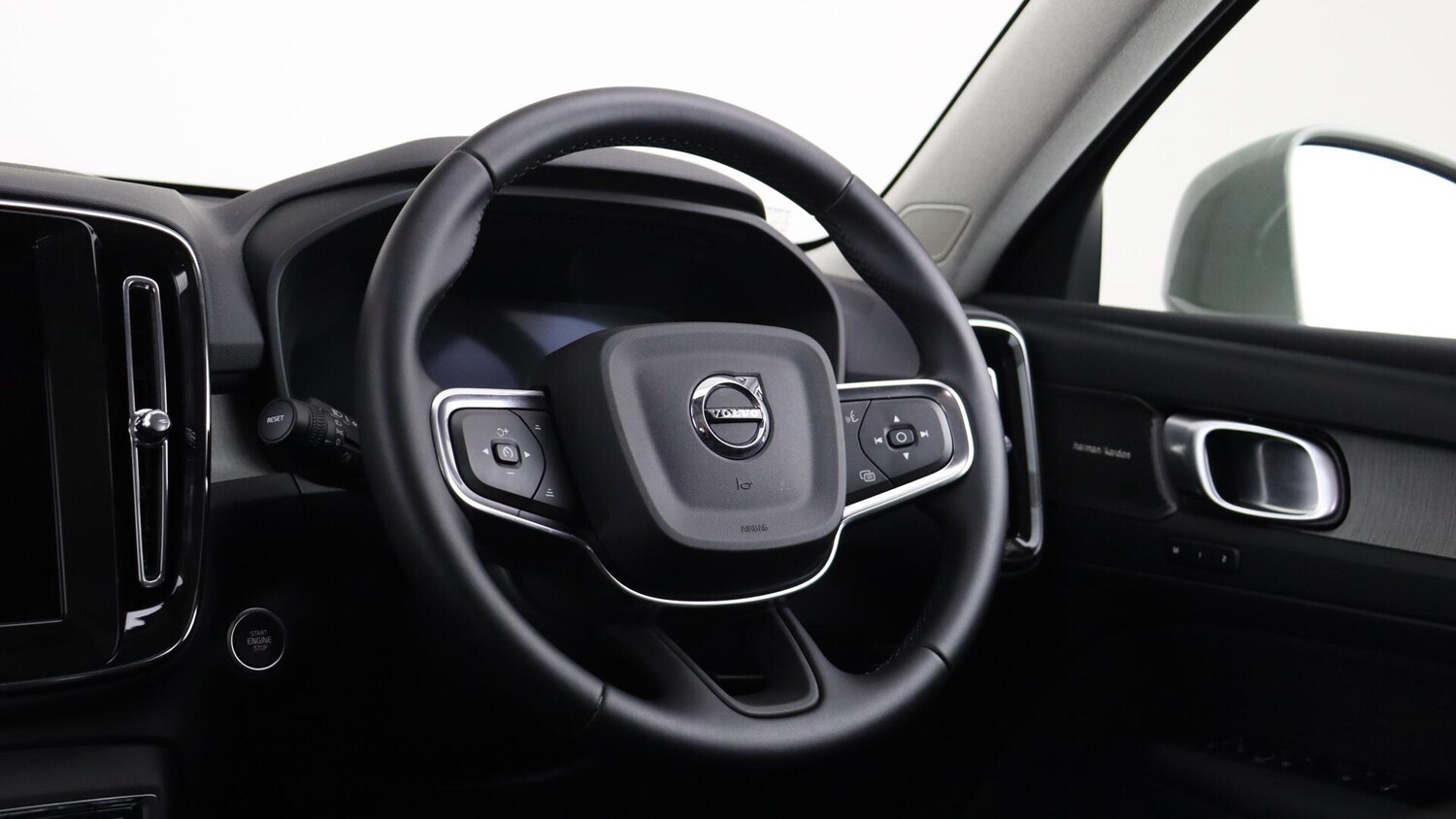 Used Volvo XC40 2025 for sale - 76012813: Photo 10