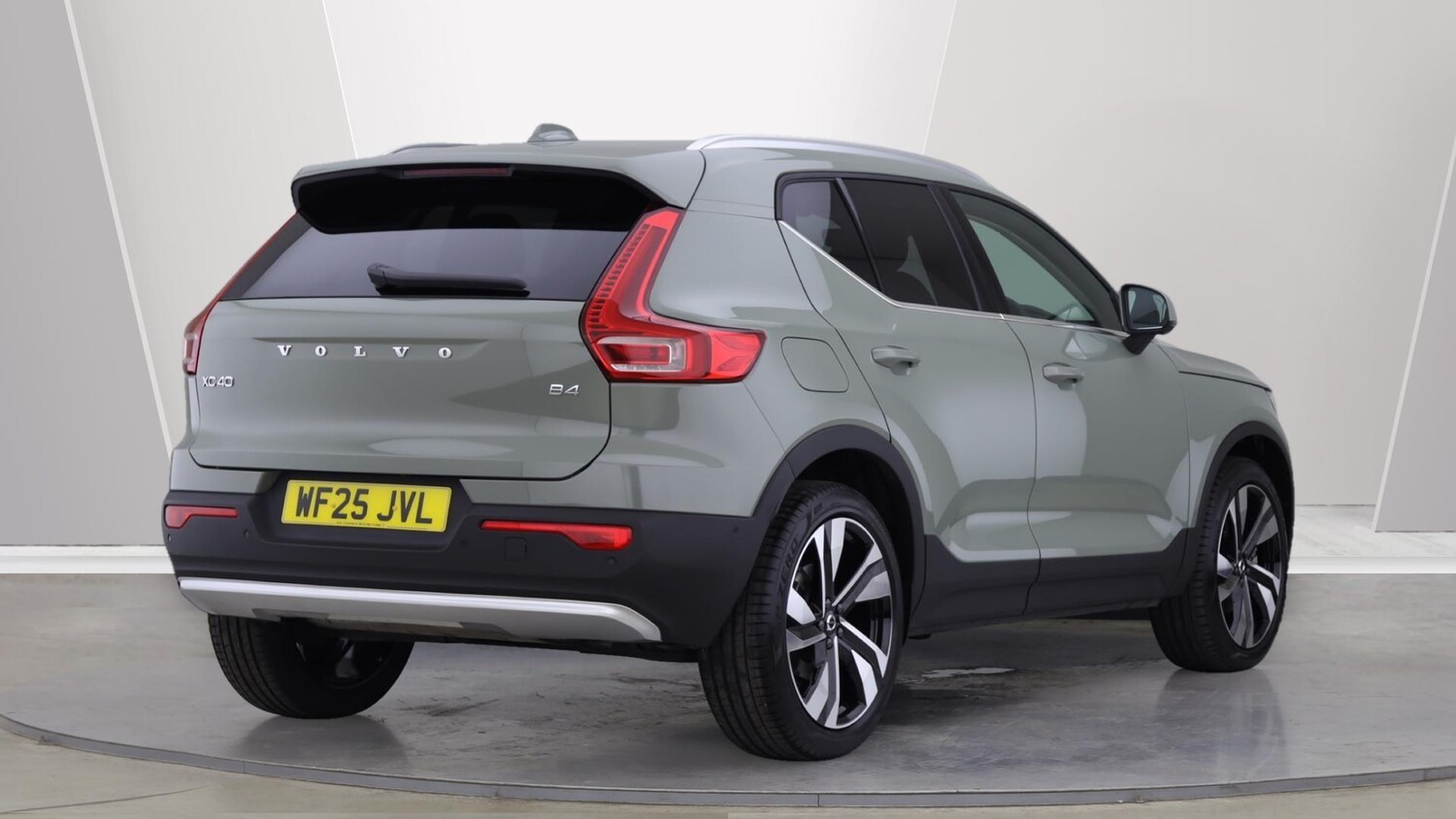 Used Volvo XC40 2025 for sale - 76012813: Photo 2