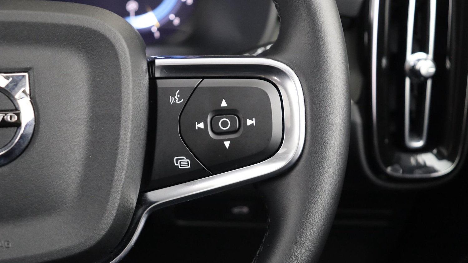 Used Volvo XC40 2025 for sale - 76012813: Photo 21