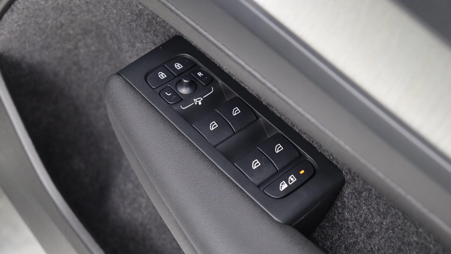 Used Volvo XC40 2025 for sale - 76012813: Photo 23
