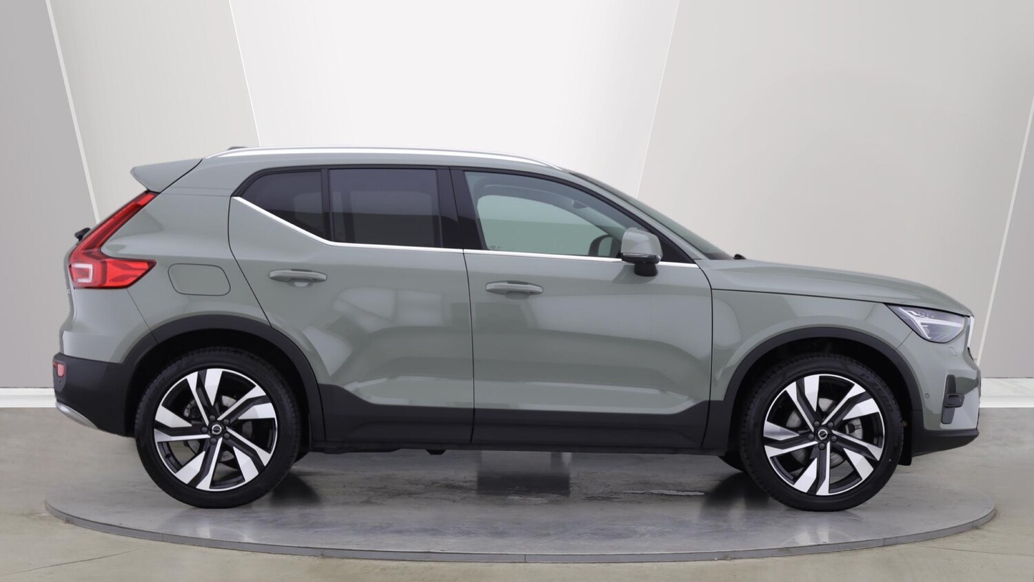 Used Volvo XC40 2025 for sale - 76012813: Photo 3