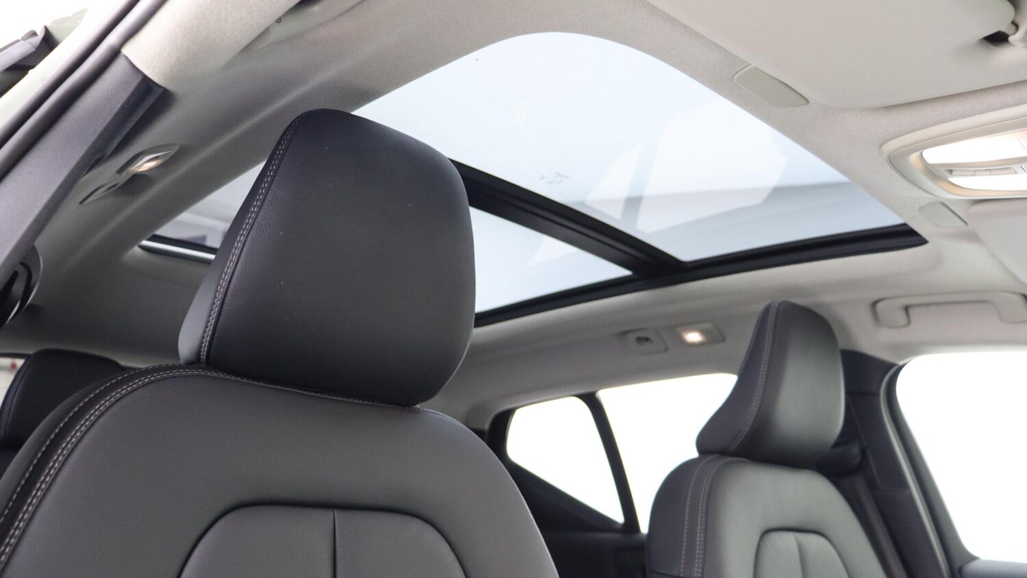 Used Volvo XC40 2025 for sale - 76012813: Photo 30