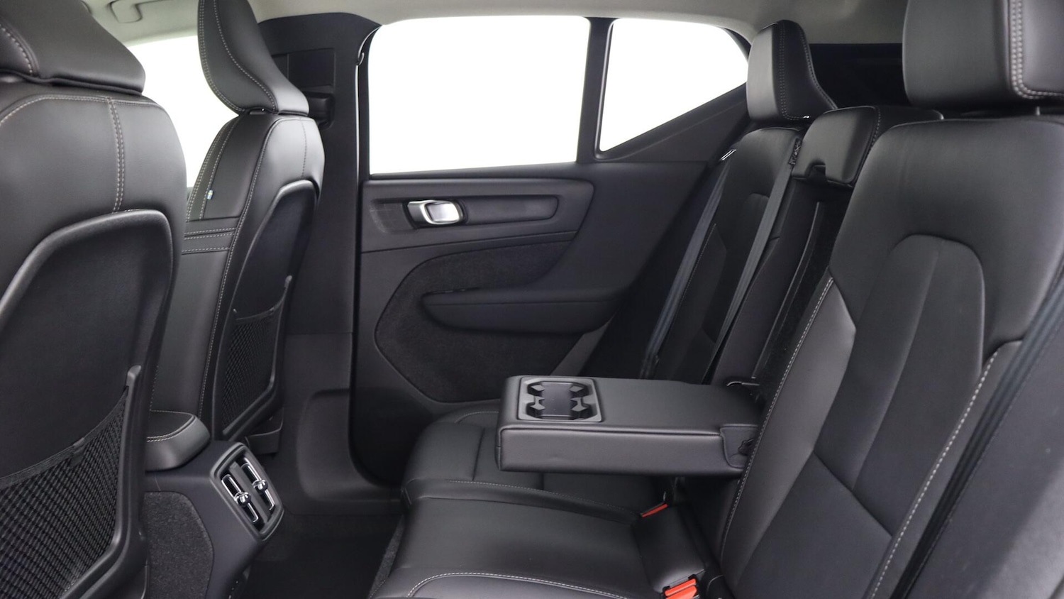 Used Volvo XC40 2025 for sale - 76012813: Photo 32
