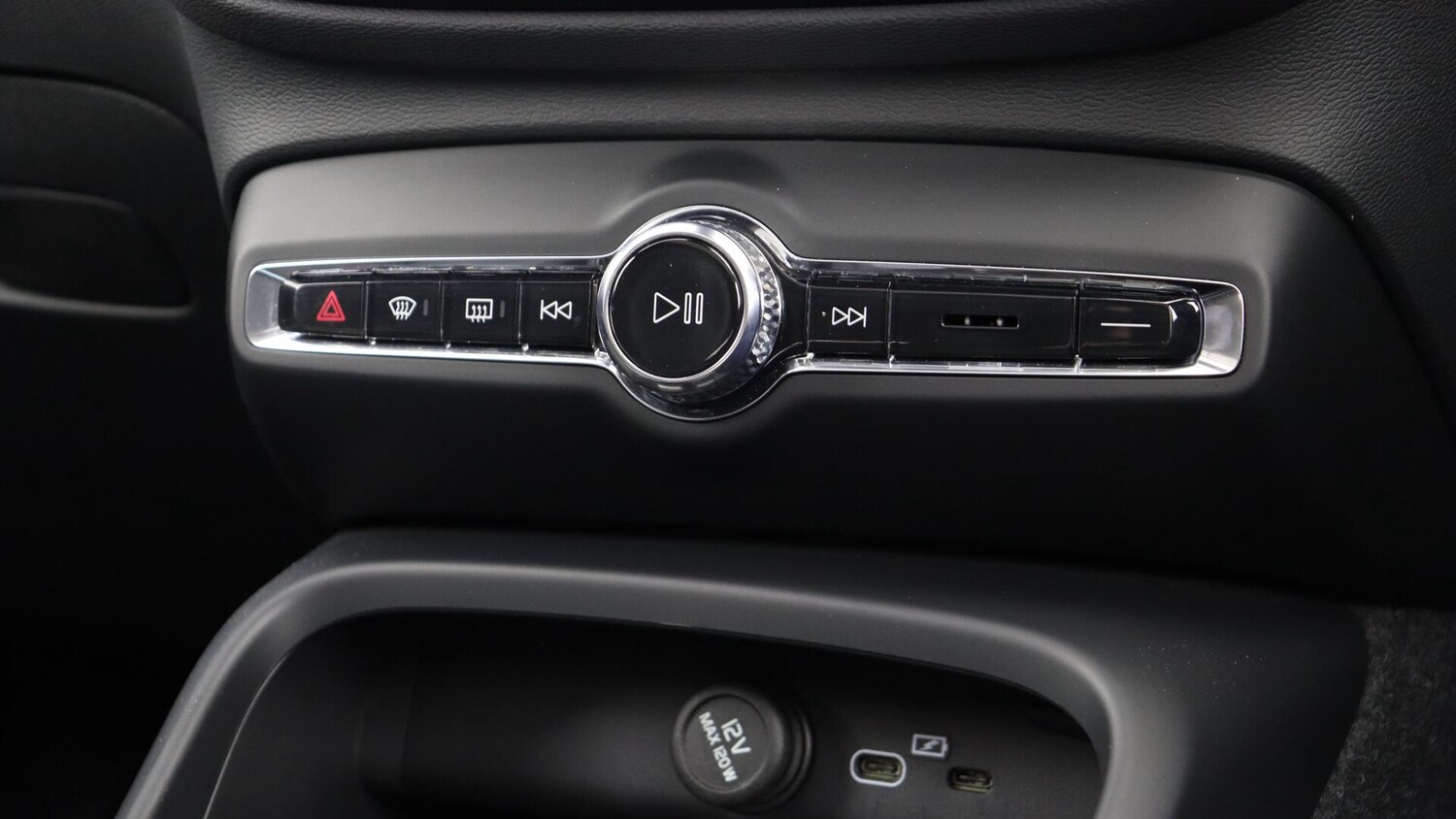 Used Volvo XC40 2025 for sale - 76012813: Photo 40
