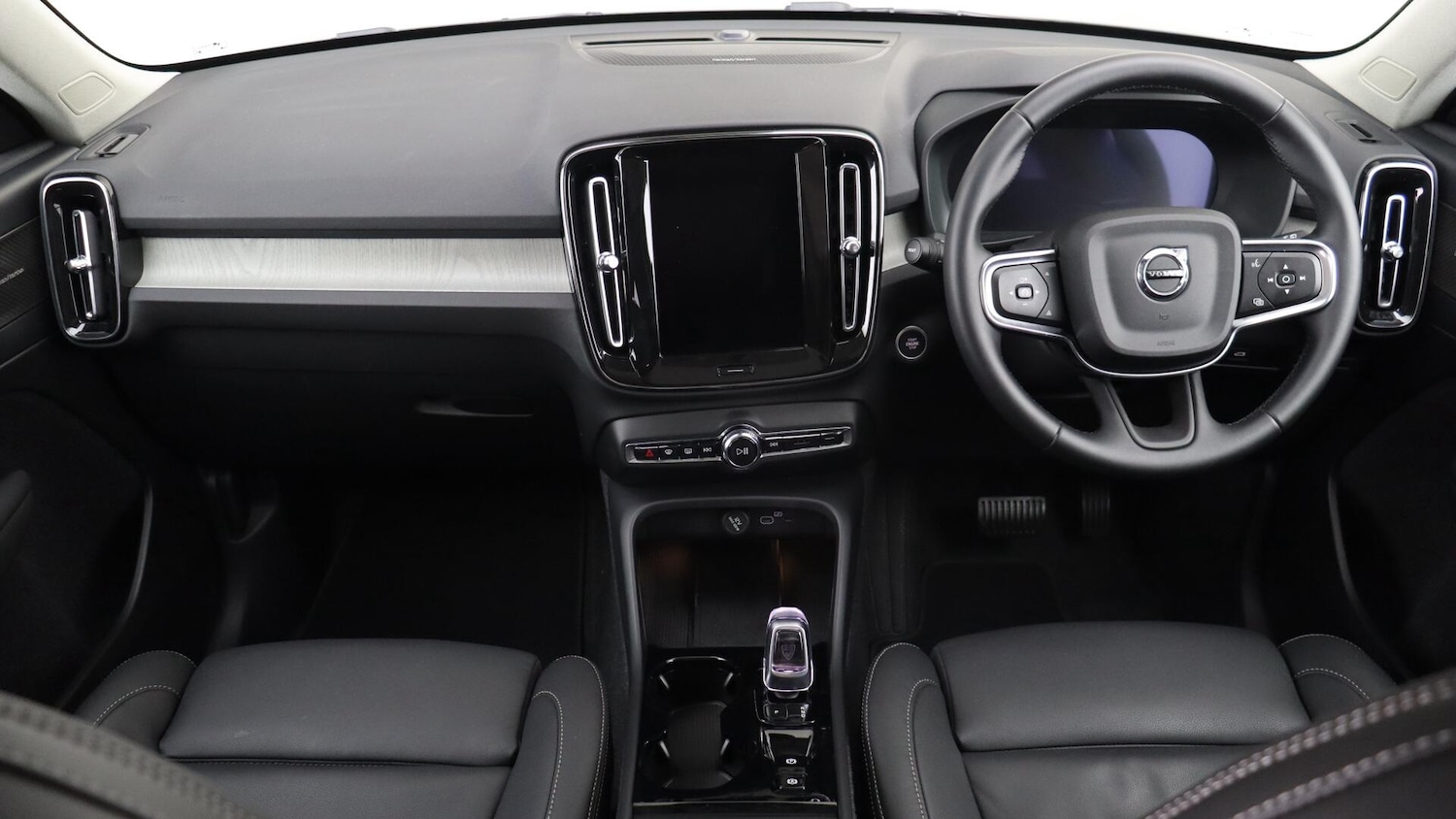 Used Volvo XC40 2025 for sale - 76012813: Photo 5