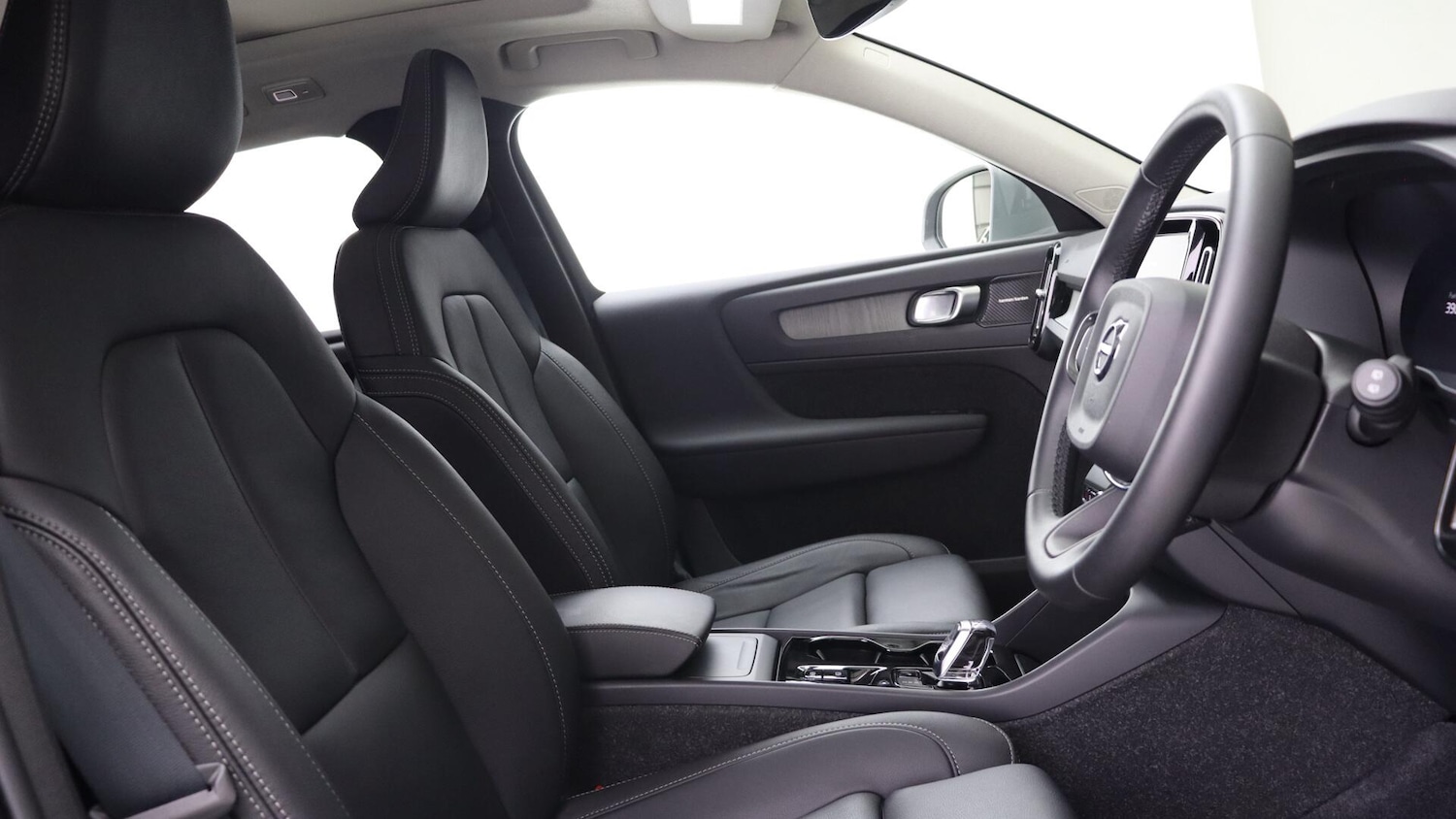 Used Volvo XC40 2025 for sale - 76158683: Photo 15