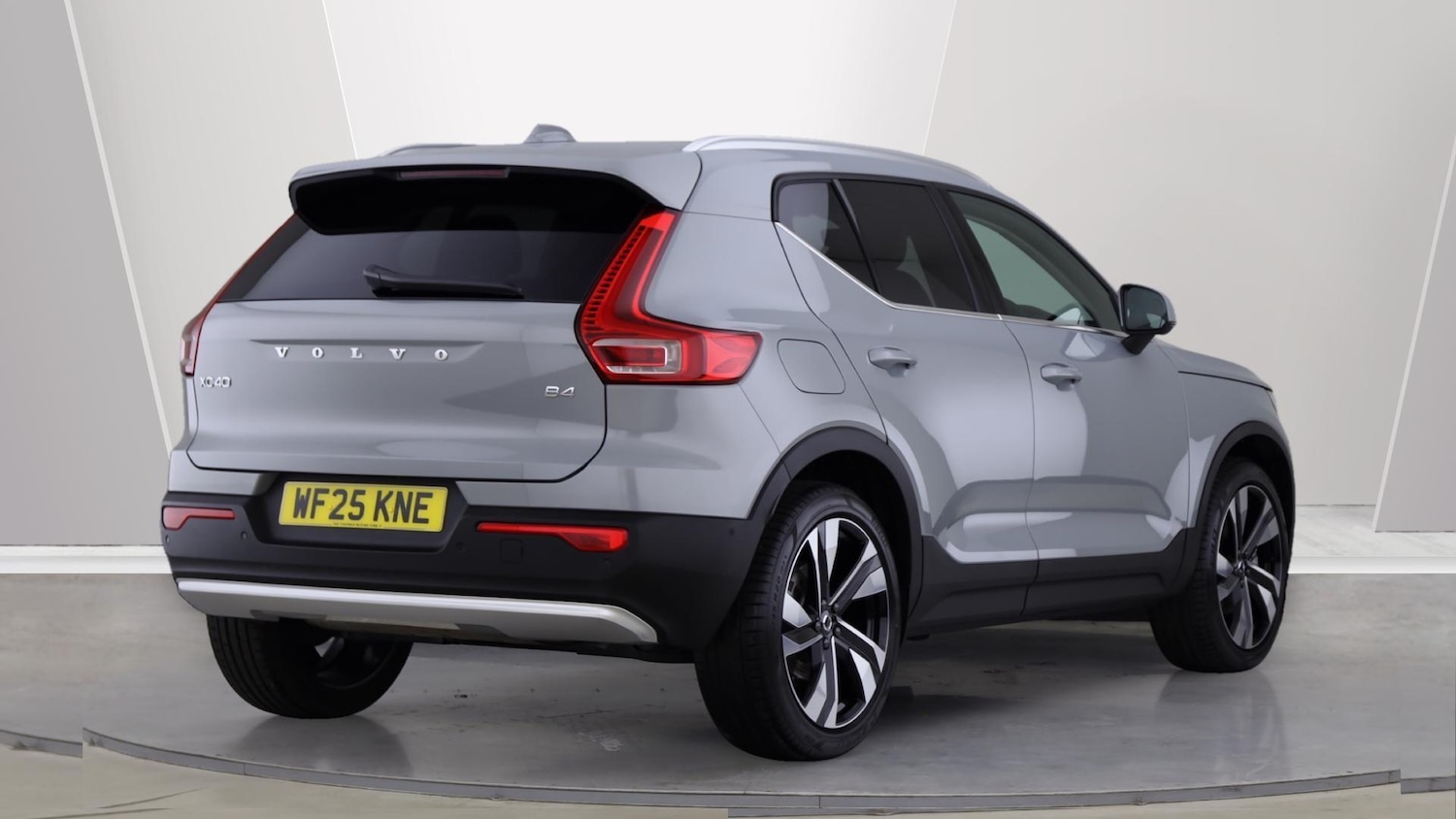 Used Volvo XC40 2025 for sale - 76158683: Photo 2