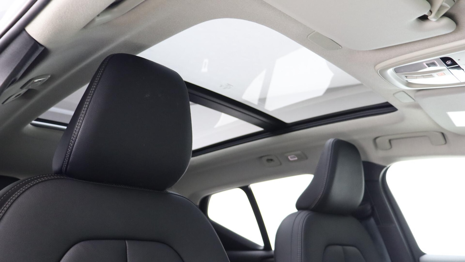 Used Volvo XC40 2025 for sale - 76158683: Photo 30