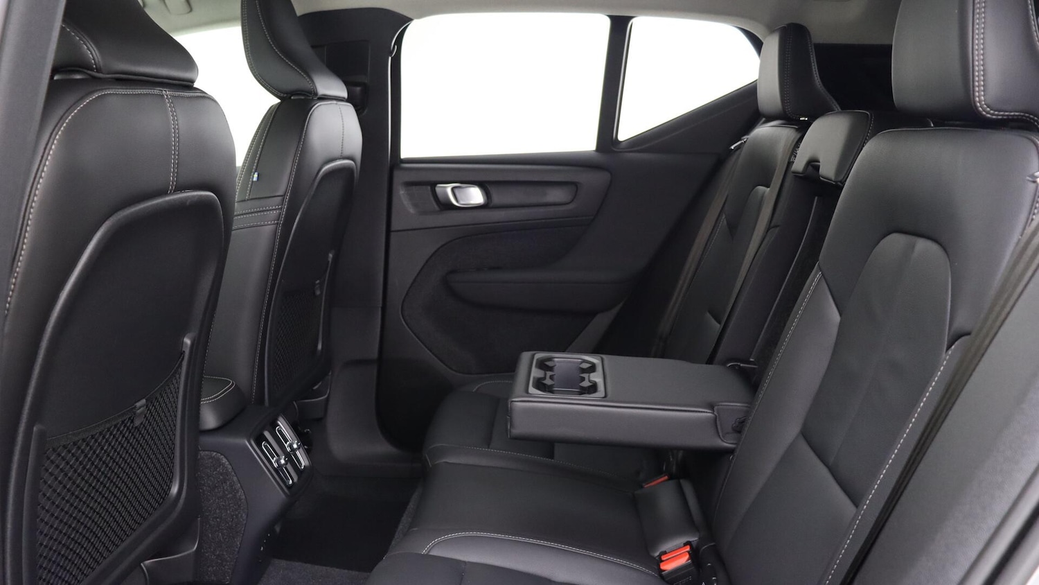 Used Volvo XC40 2025 for sale - 76158683: Photo 32