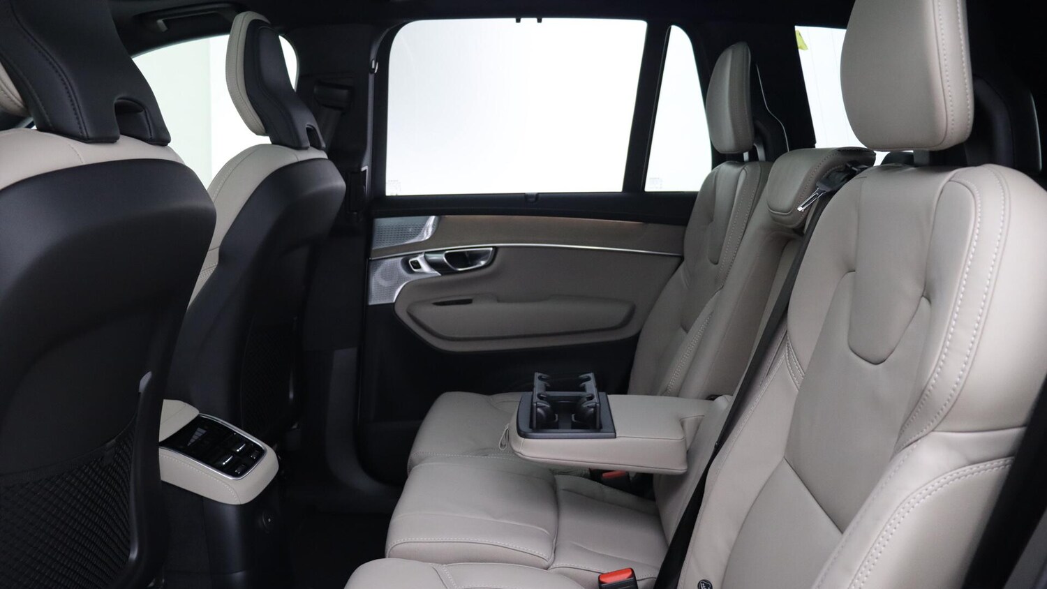 Used Volvo XC90 2025 for sale - 76085345: Photo 32