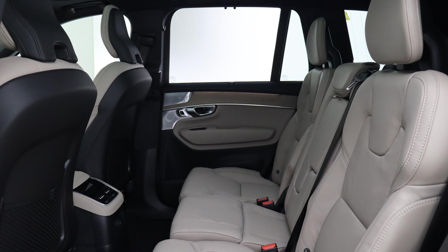 Used Volvo XC90 2025 for sale - 76085345: Photo 39