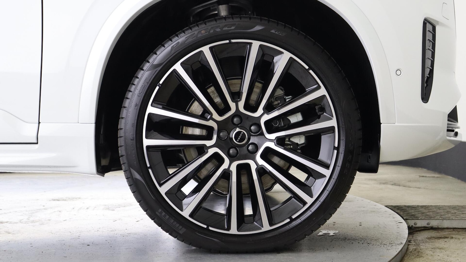 Used Volvo XC90 2025 for sale - 76085345: Photo 9