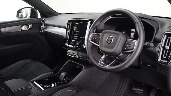 Used Volvo XC40 2025 for sale - 76283520: Photo 4