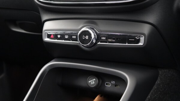 Used Volvo XC40 2025 for sale - 76188765: Photo 38