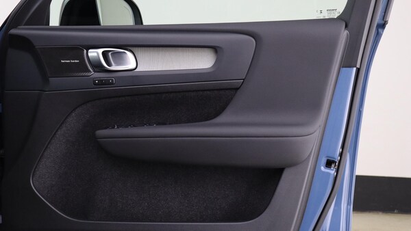 Used Volvo XC40 2025 for sale - 76189919: Photo 28