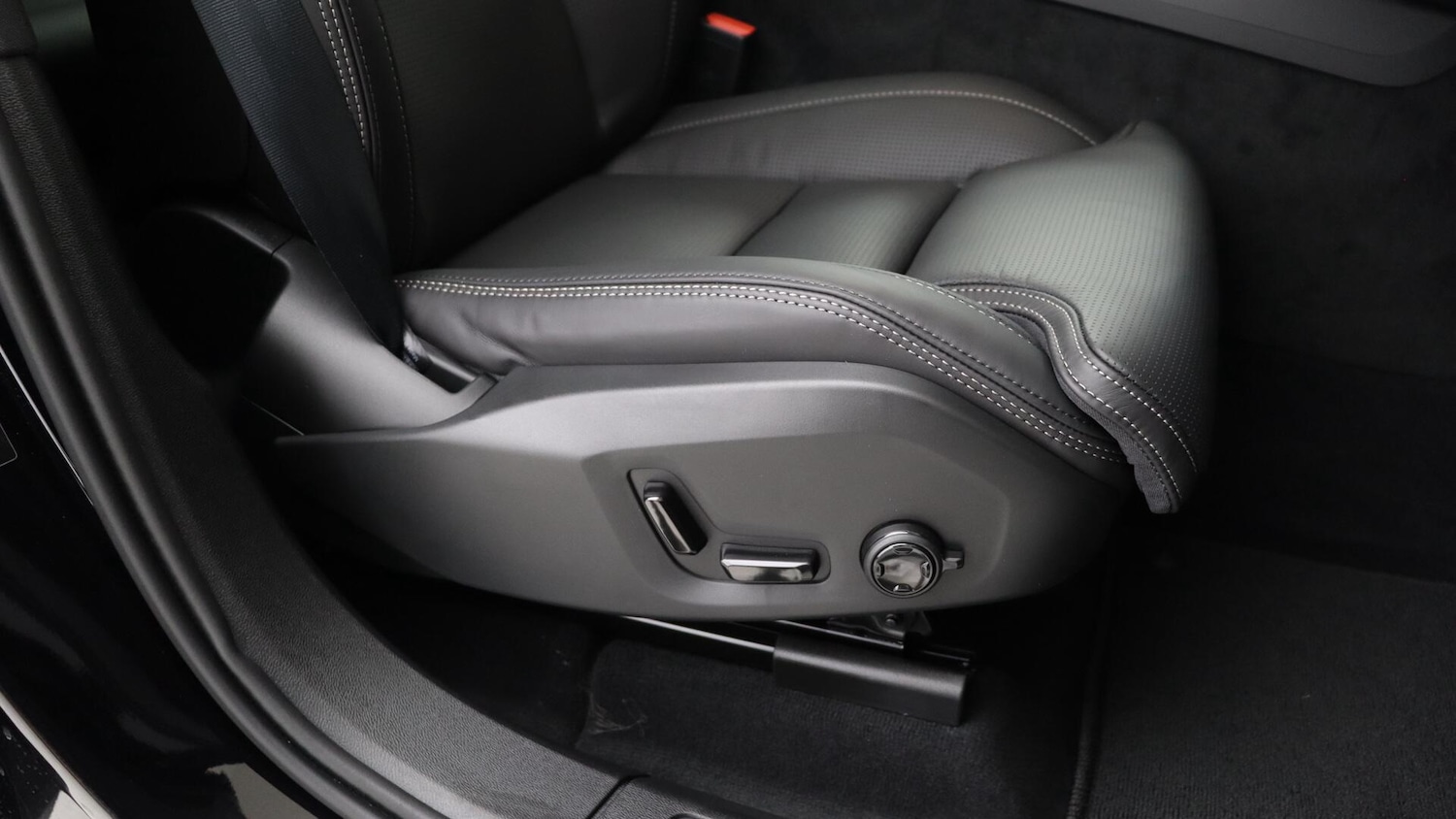 Used Volvo XC60 2025 for sale - 76109171: Photo 30