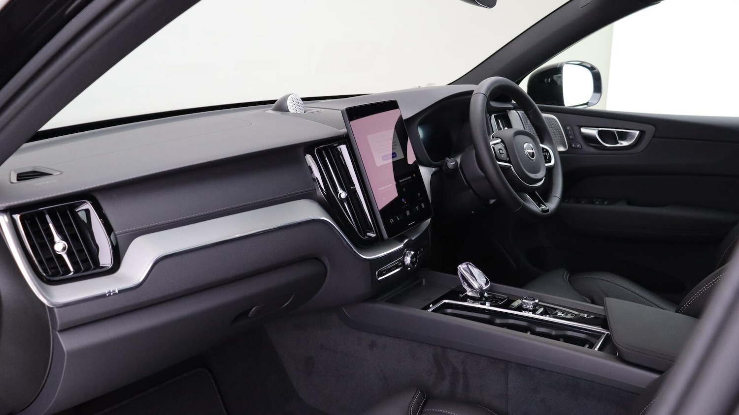 Used Volvo XC60 2025 for sale - 76109171: Photo 39