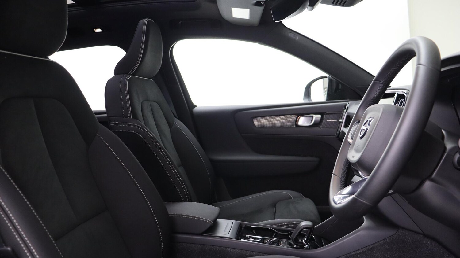 Used Volvo XC40 2025 for sale - 75990928: Photo 14