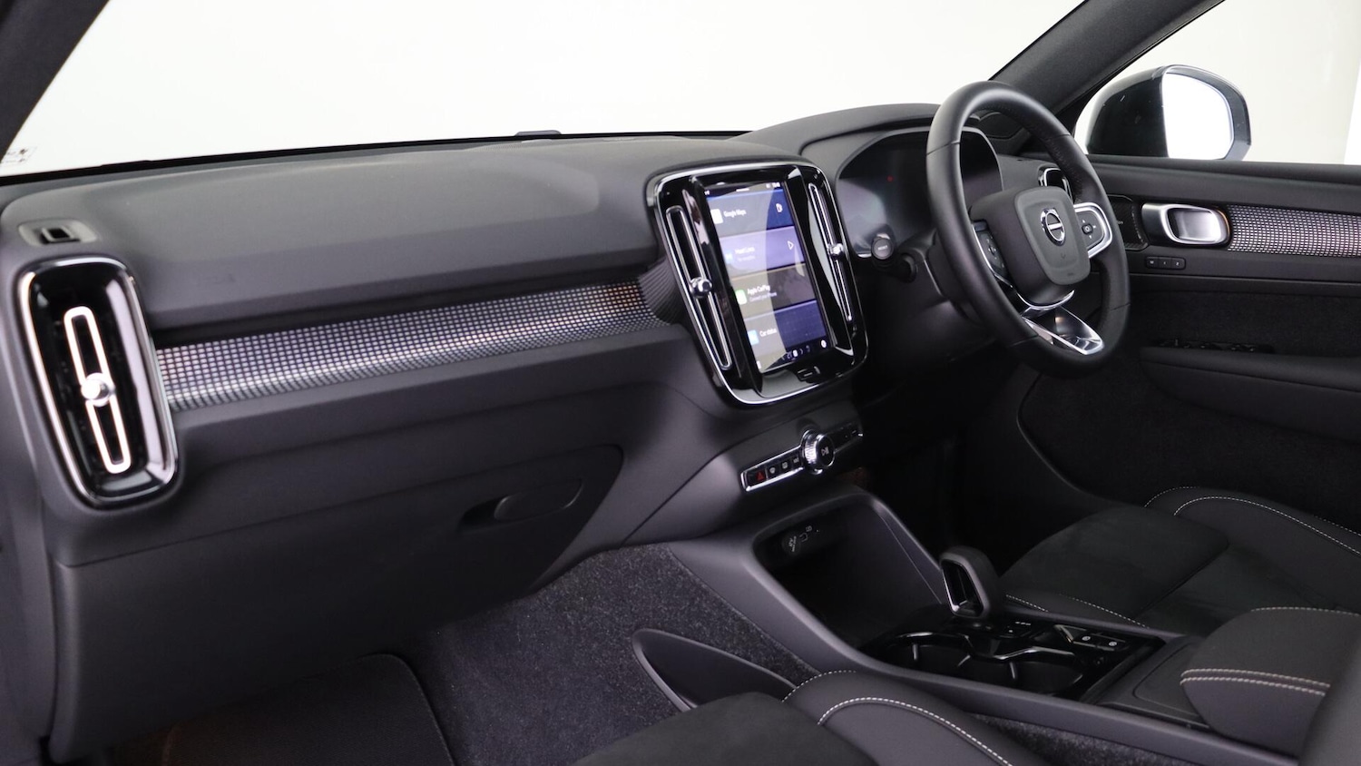 Used Volvo XC40 2025 for sale - 75990928: Photo 15
