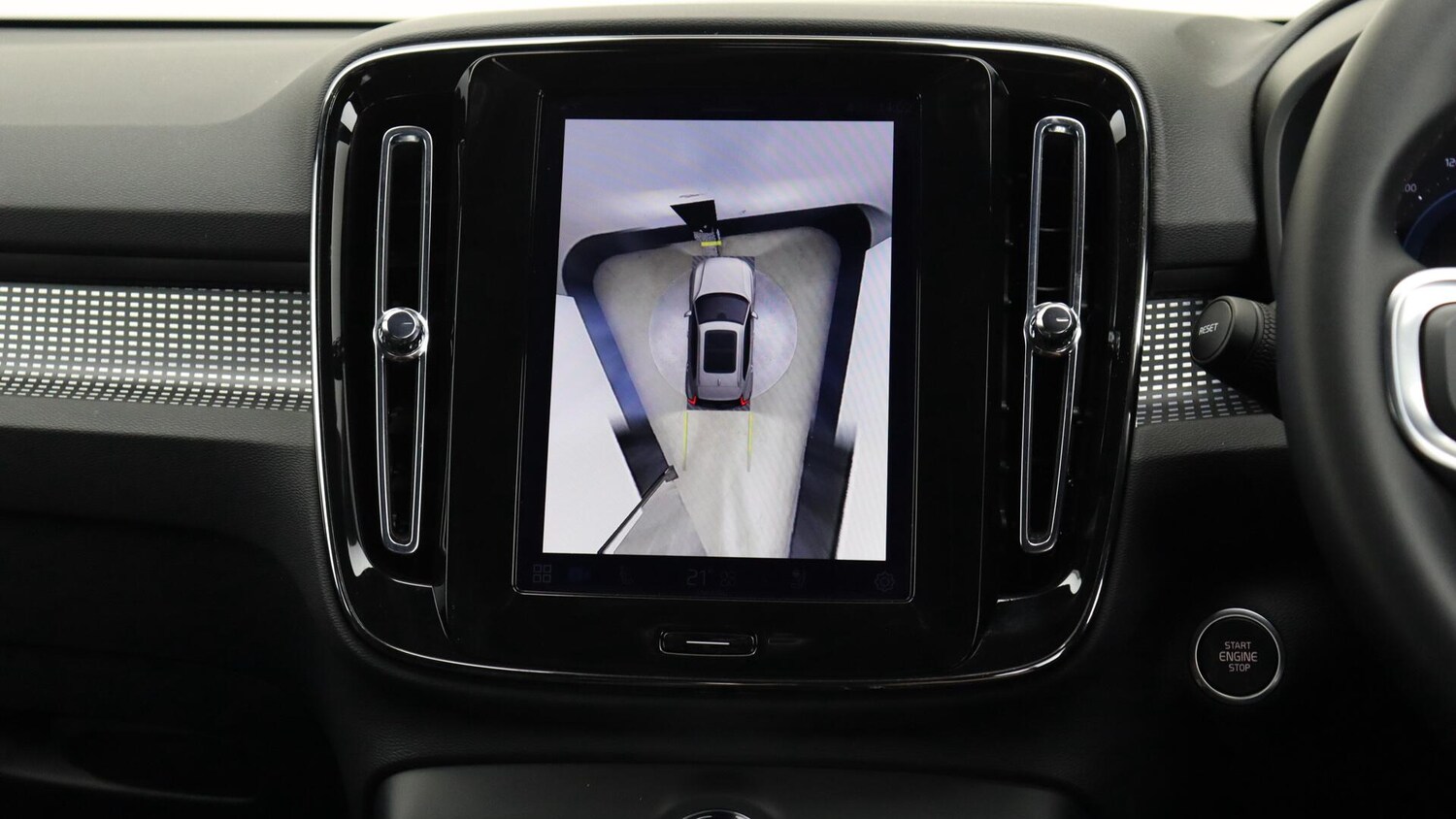 Used Volvo XC40 2025 for sale - 75990928: Photo 18
