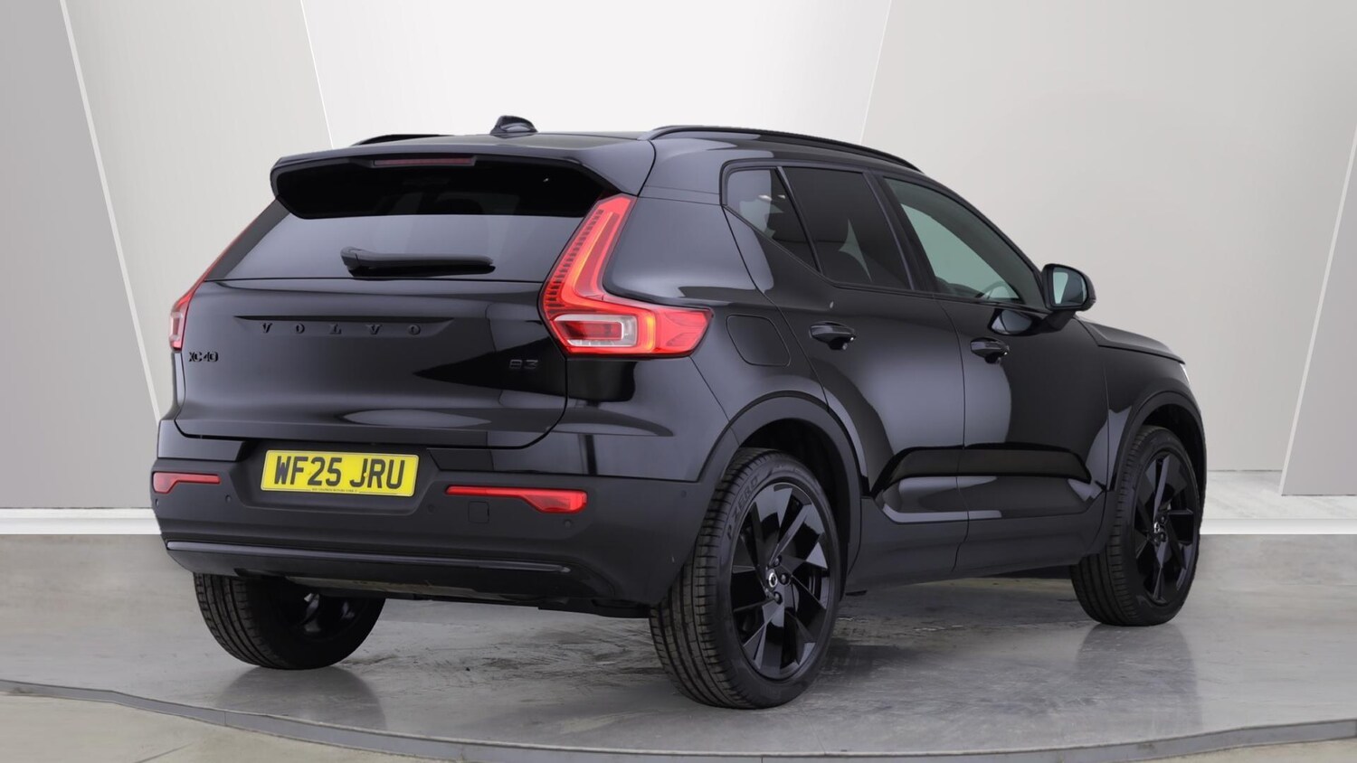 Used Volvo XC40 2025 for sale - 75990928: Photo 2