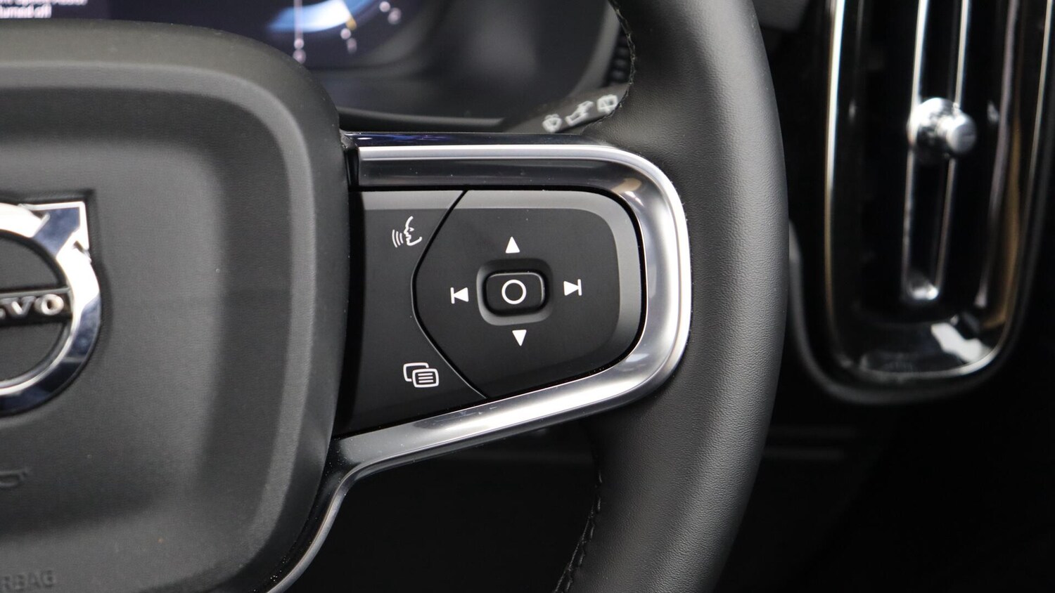 Used Volvo XC40 2025 for sale - 75990928: Photo 21