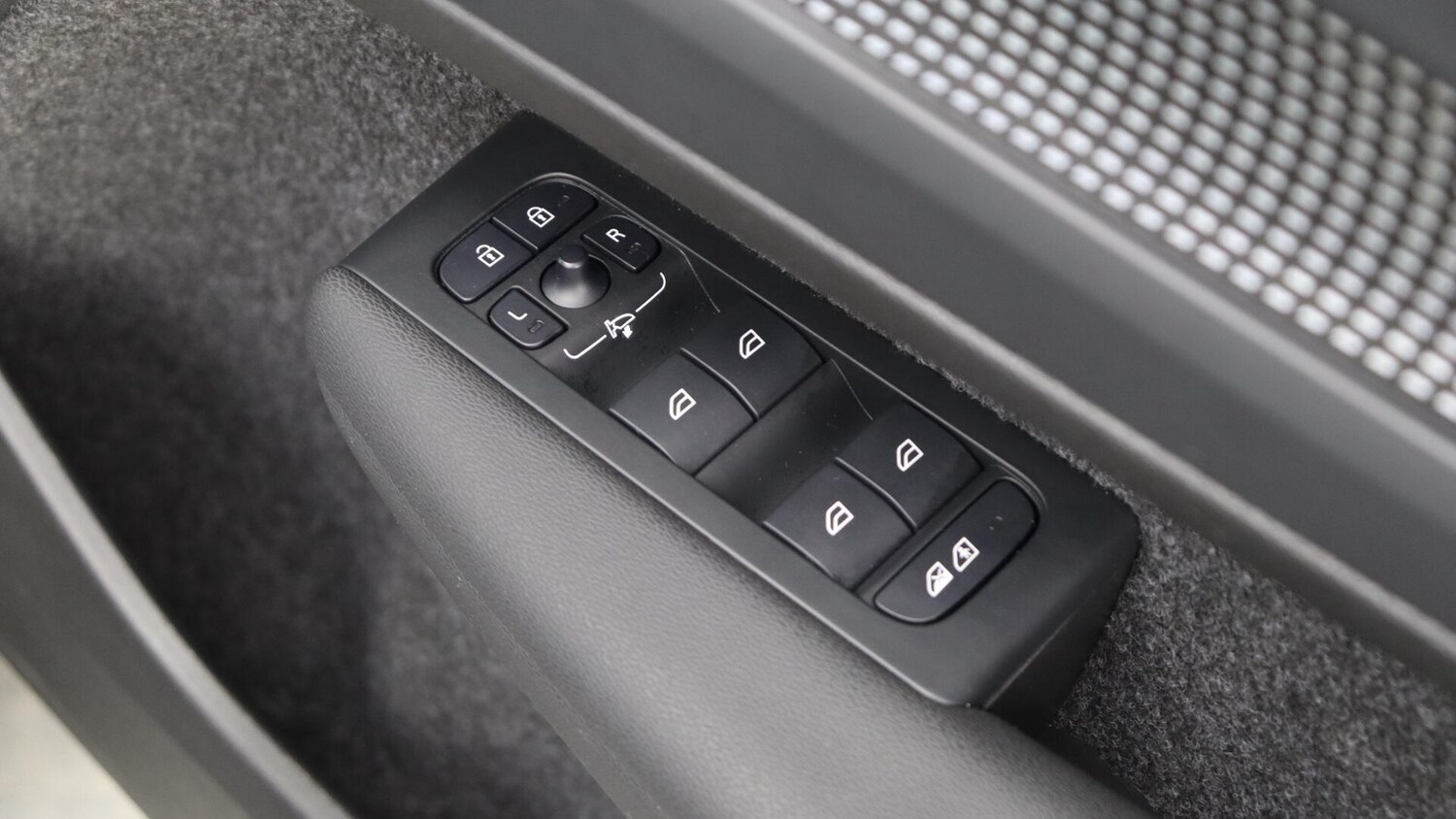 Used Volvo XC40 2025 for sale - 75990928: Photo 23