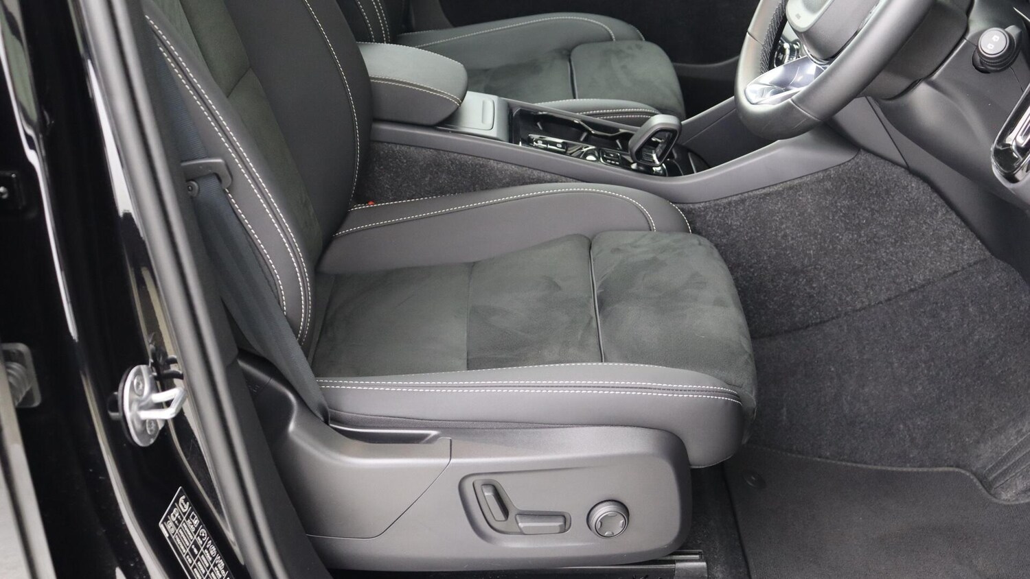 Used Volvo XC40 2025 for sale - 75990928: Photo 29