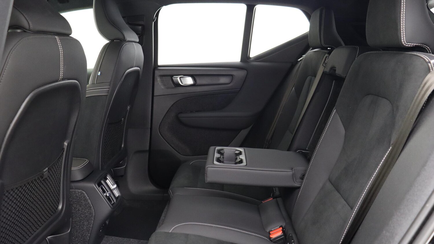 Used Volvo XC40 2025 for sale - 75990928: Photo 32