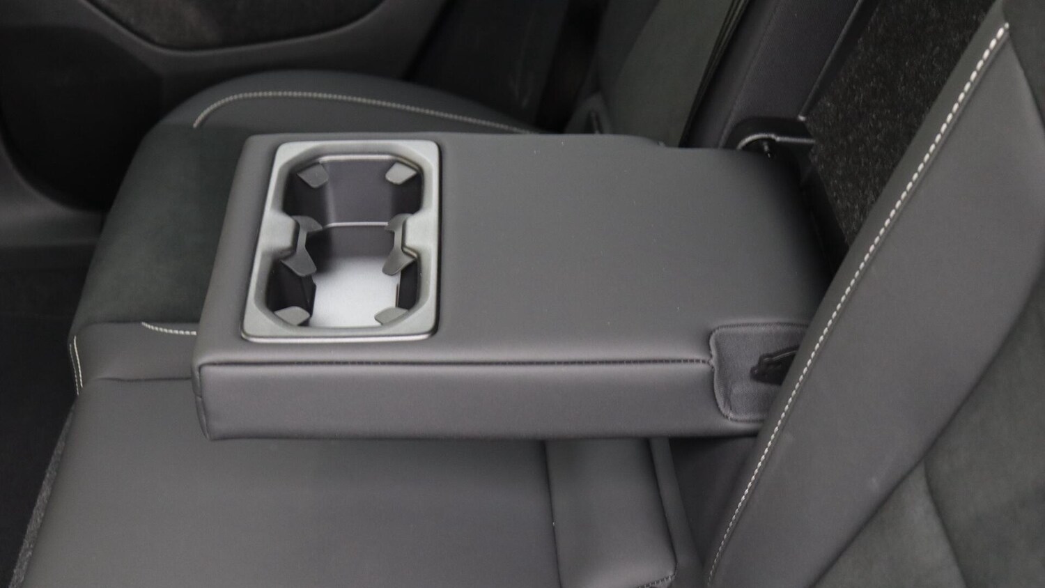 Used Volvo XC40 2025 for sale - 75990928: Photo 33