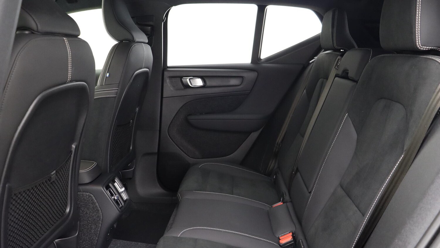 Used Volvo XC40 2025 for sale - 75990928: Photo 35