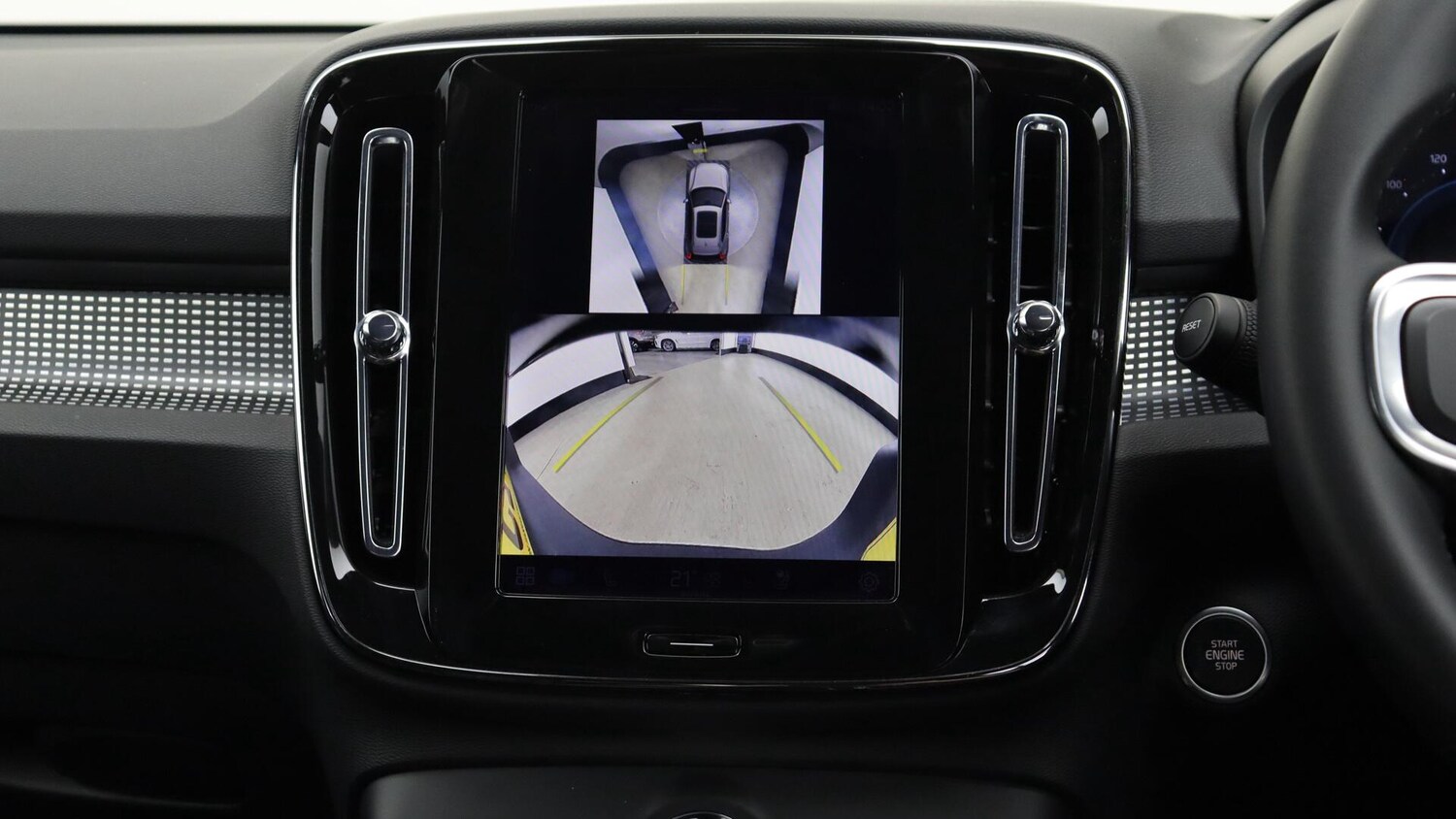 Used Volvo XC40 2025 for sale - 75990928: Photo 36