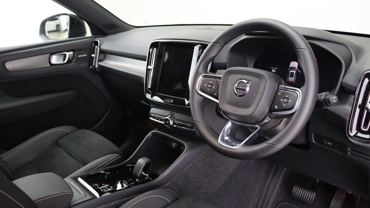 Used Volvo XC40 2025 for sale - 75990928: Photo 4