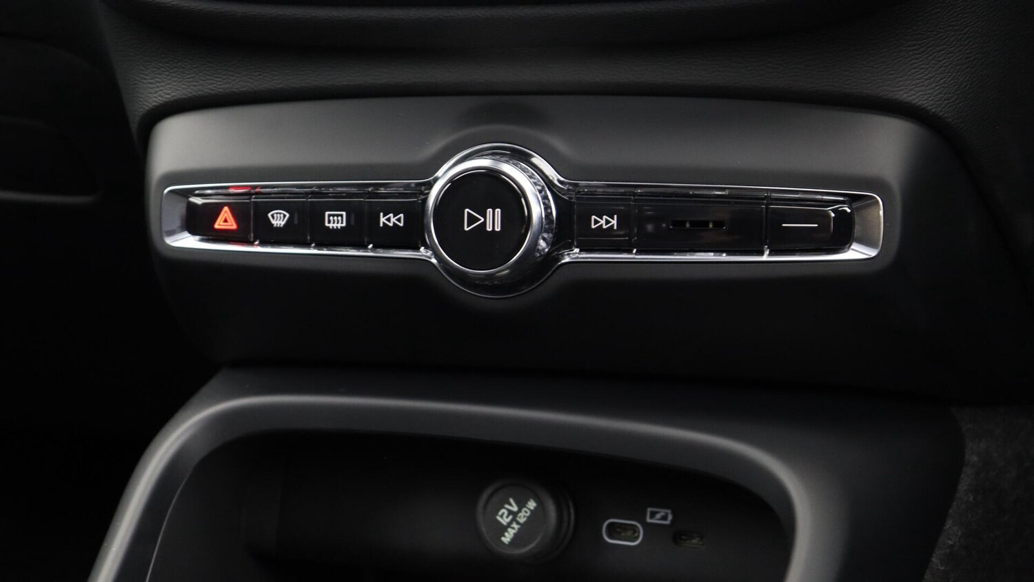 Used Volvo XC40 2025 for sale - 75990928: Photo 40