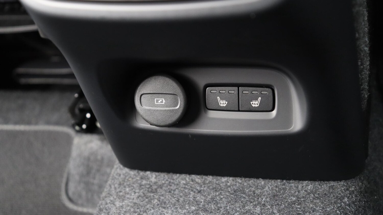 Used Volvo XC40 2025 for sale - 75990928: Photo 42