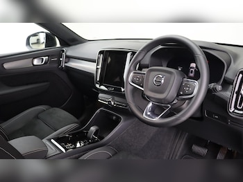 Used Volvo XC40 2025 for sale - 75915180: Photo