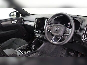 Used Volvo XC40 2025 for sale - 75977501: Photo
