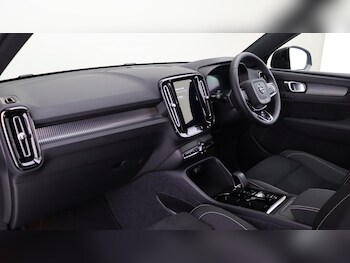 Used Volvo XC40 2025 for sale - 75646417: Photo