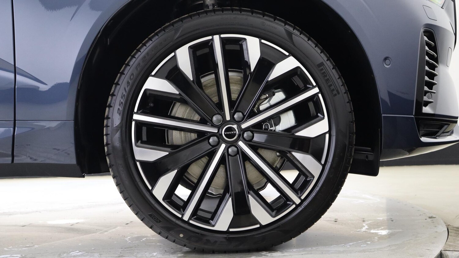 Used Volvo XC60 2025 for sale - 76012798: Photo 9