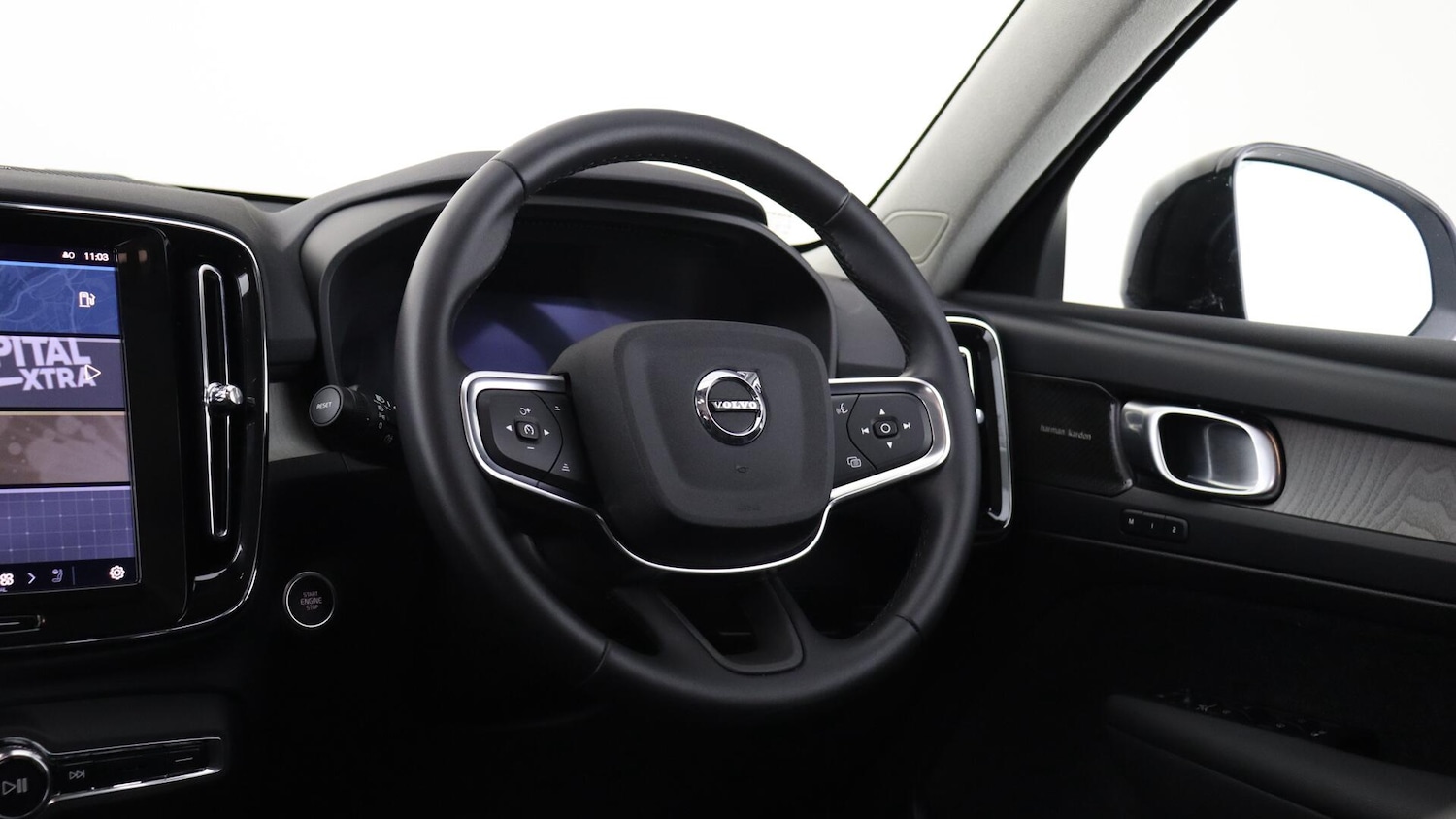 Used Volvo XC40 2025 for sale - 76072543: Photo 10