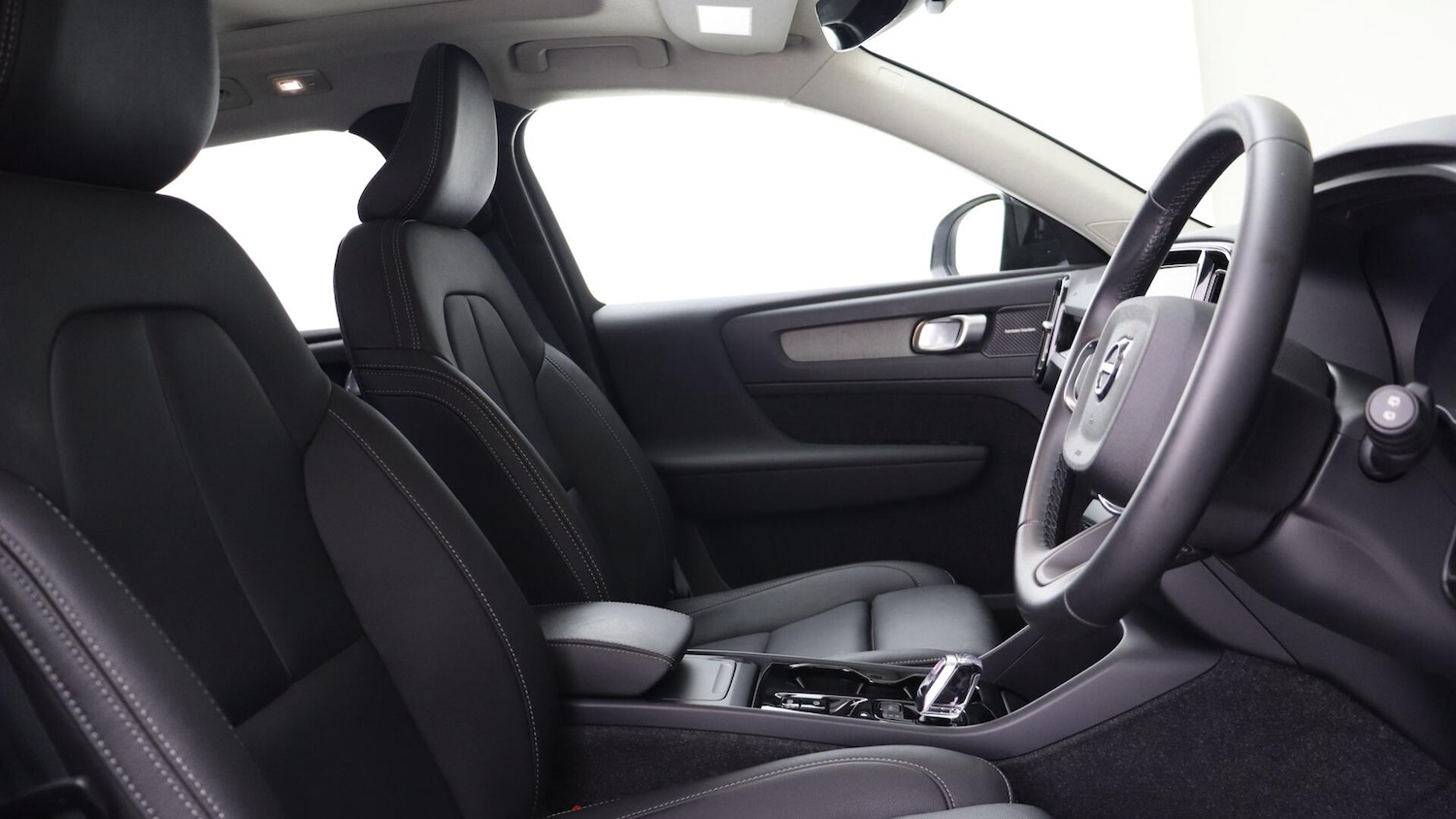 Used Volvo XC40 2025 for sale - 76072543: Photo 15
