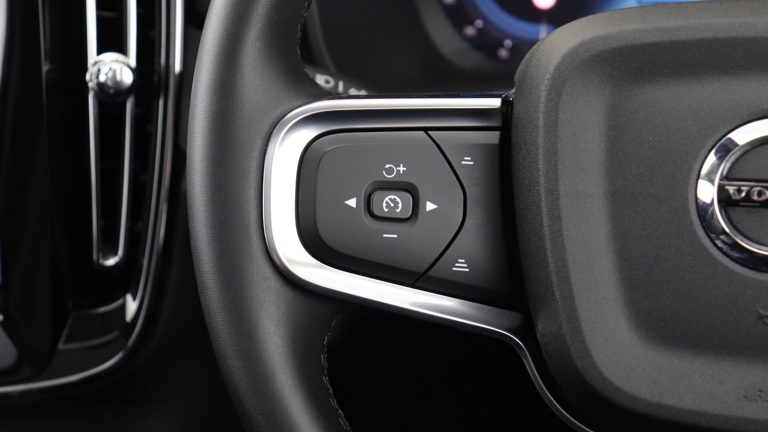 Used Volvo XC40 2025 for sale - 76072543: Photo 20