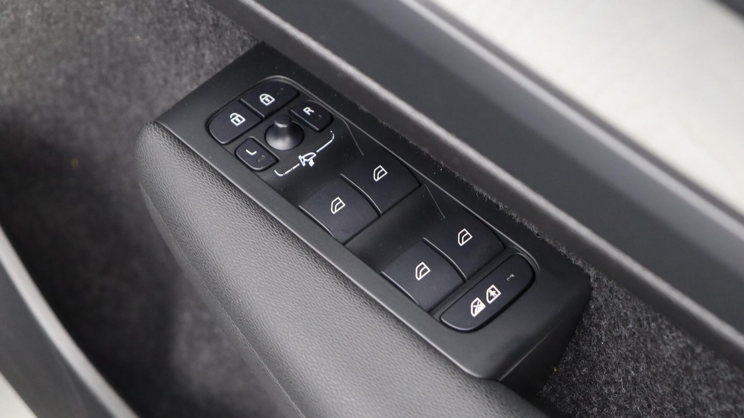 Used Volvo XC40 2025 for sale - 76072543: Photo 23