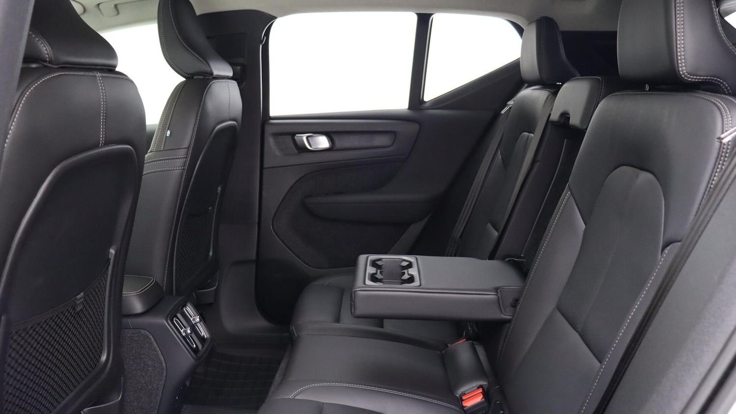 Used Volvo XC40 2025 for sale - 76072543: Photo 32