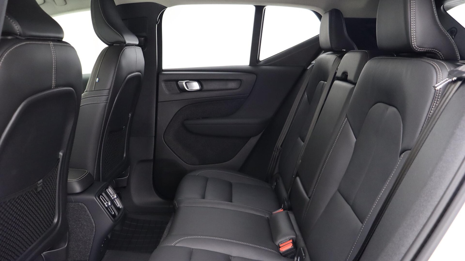 Used Volvo XC40 2025 for sale - 76072543: Photo 40