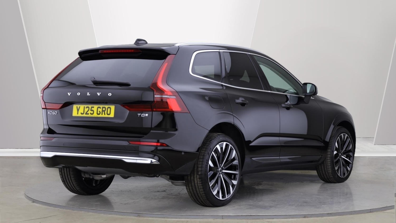 Used Volvo XC60 2025 for sale - 76026417: Photo 2