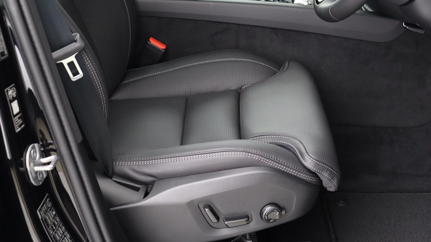 Used Volvo XC60 2025 for sale - 76026417: Photo 28