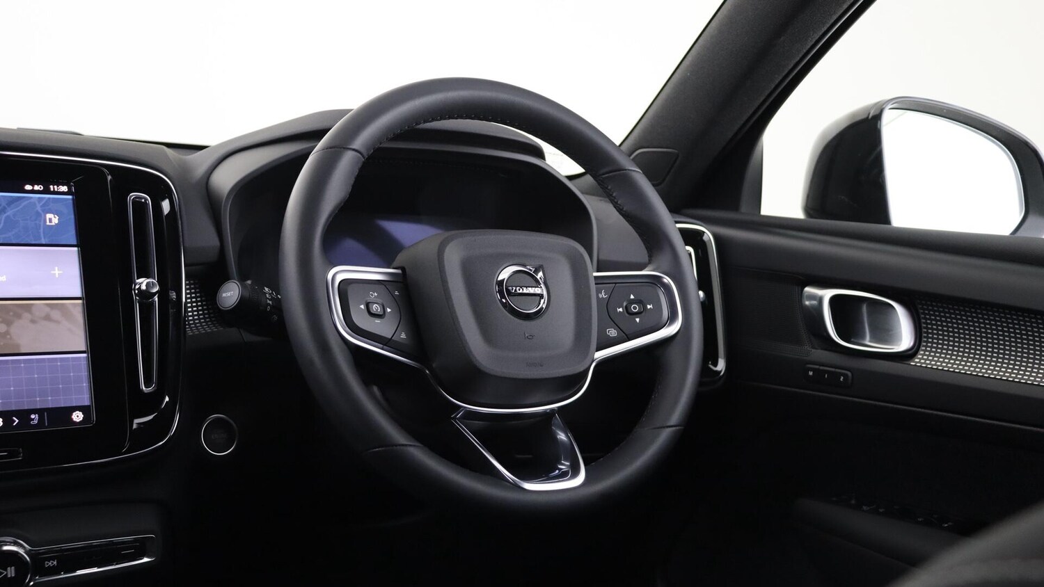 Used Volvo XC40 2025 for sale - 76059777: Photo 10